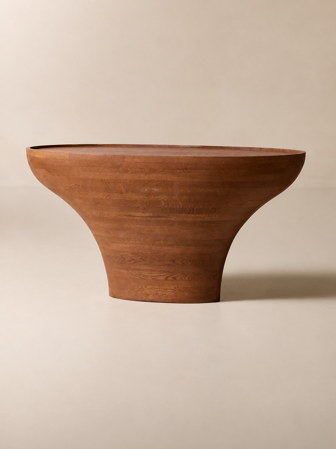 Console Conque sculpturale en chêne — vue en angle