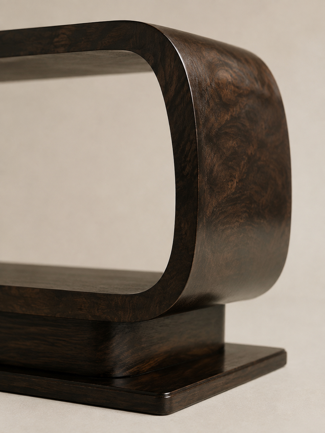 Console Arcade en loupe de noyer noir laquée — vue de face