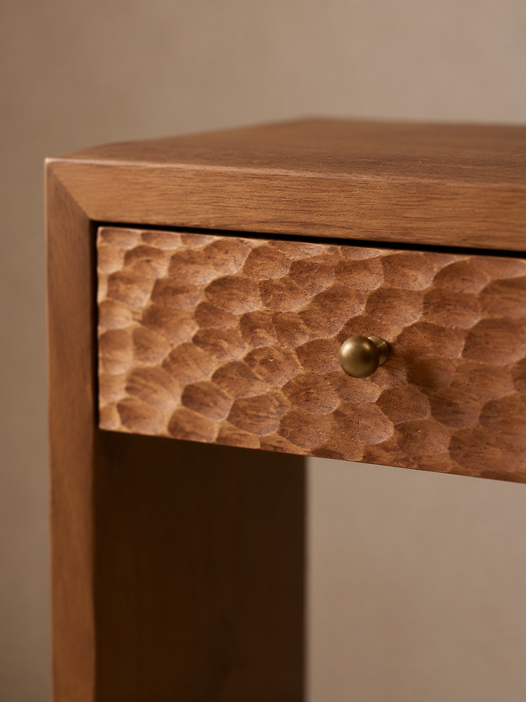 Console Ciselure — détail de la façade sculptée