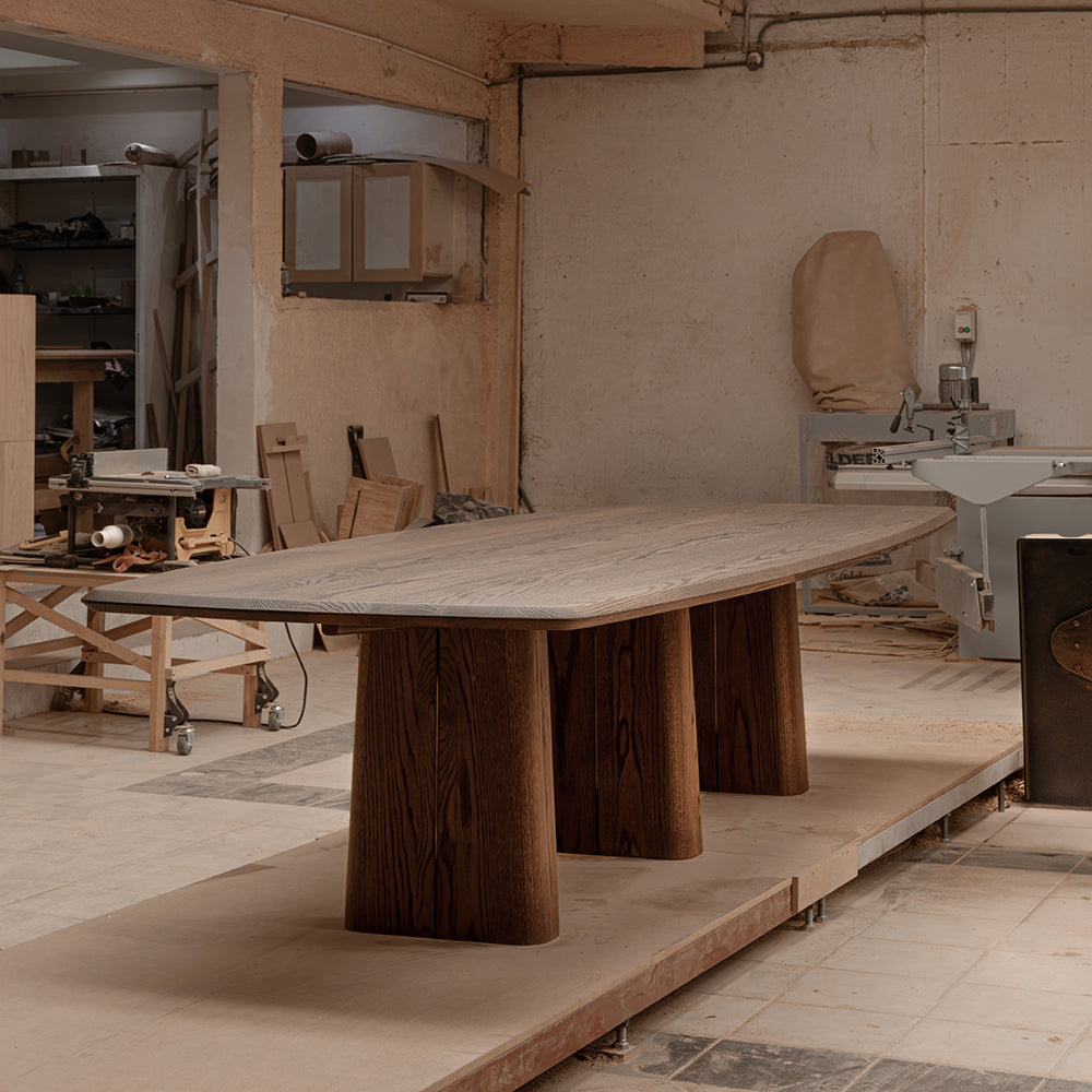 Table à manger Coulée – vue originale en atelier