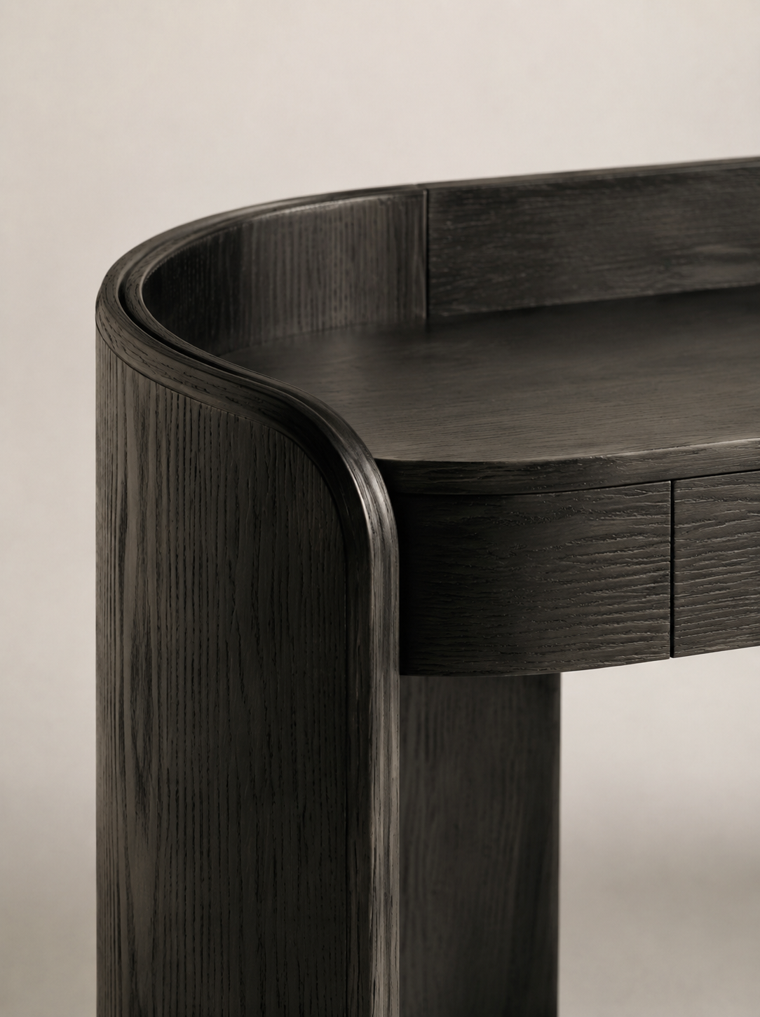 Bureau Écrin en chêne teinté noir — vue de face