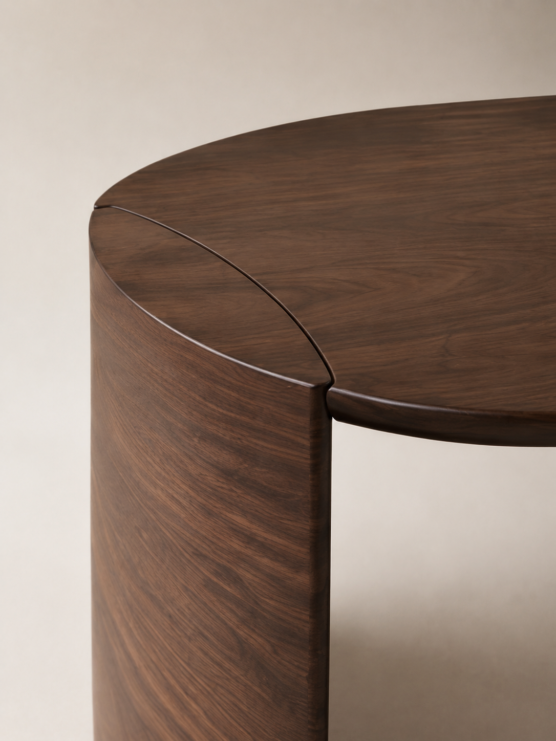 Bureau Ellipse en bois — vue de face