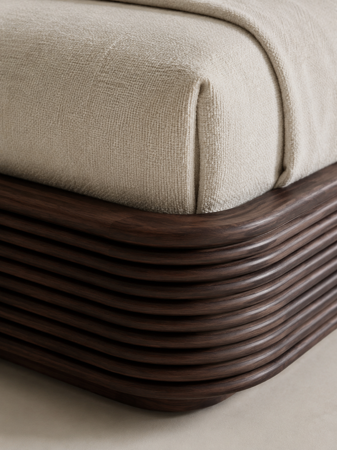 Lit Cadence — vue trois-quarts avant sur fond studio greige