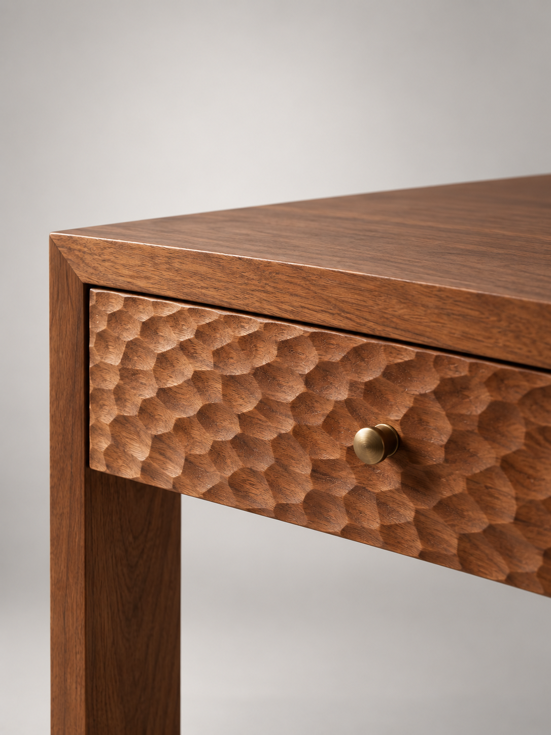 Ciselure — détail matière — studio KONTRAST