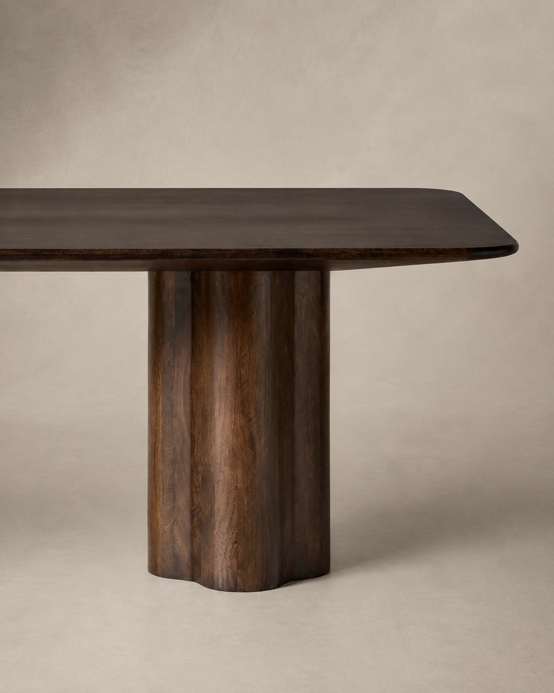 Masse — table à manger KONTRAST, détail matière et construction