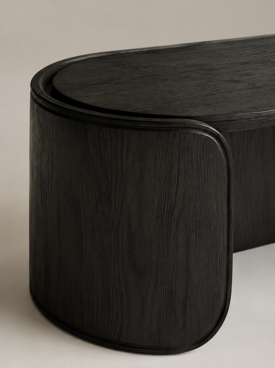 Bureau Ruban en chêne teinté noir — vue de face